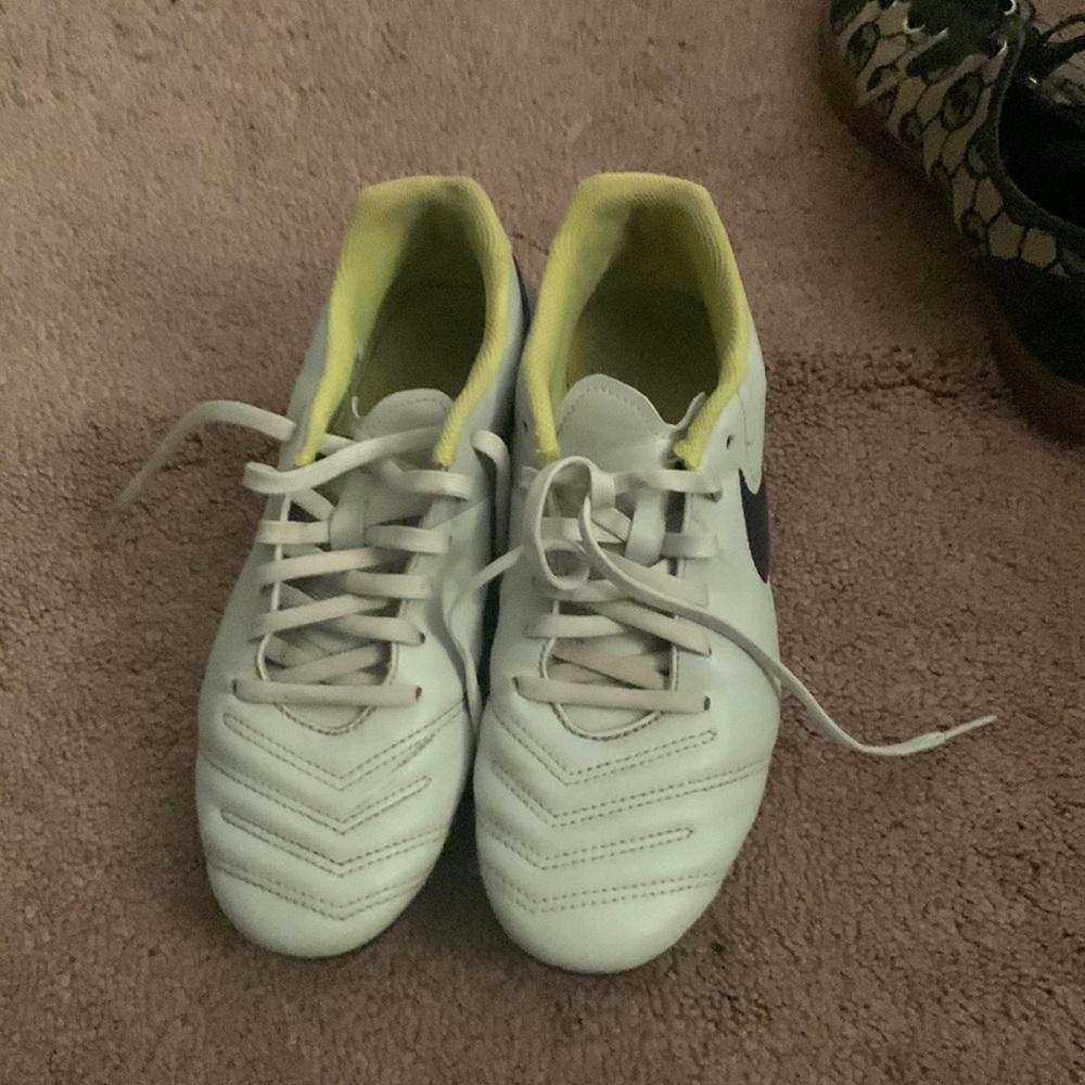 Nike tiempo soccer cleats 7.5 US